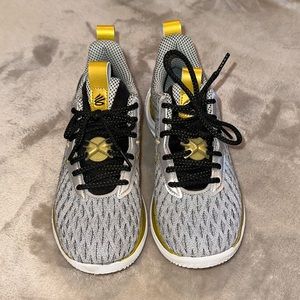 Curry UA Boys Basketball Shoes